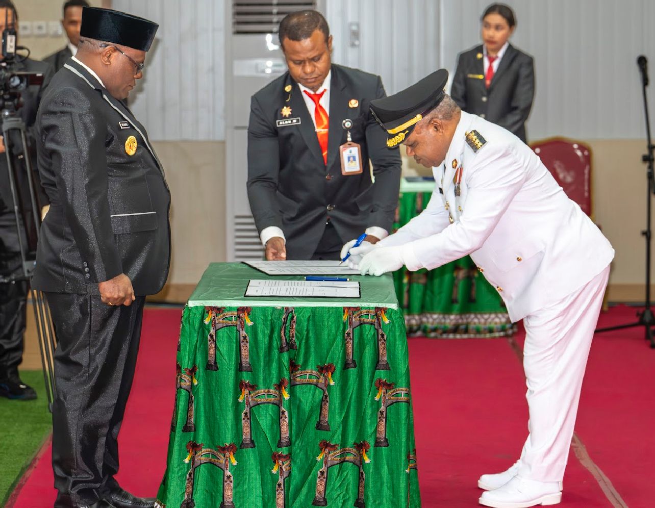 PELANTIKAN BUPATI & WAKIL BUPATI OLEH GUBERNUR PAPUA TENGAH