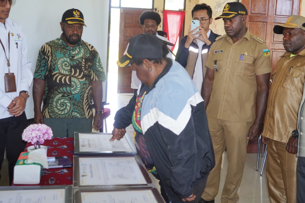 Badan Pusat Statistik (BPS) Kabupaten Puncak Jaya memberikan pembekalan kepada aparatur kampung melalui Program Desa Cinta Statistik (Desa Cantik) Tahun 2026