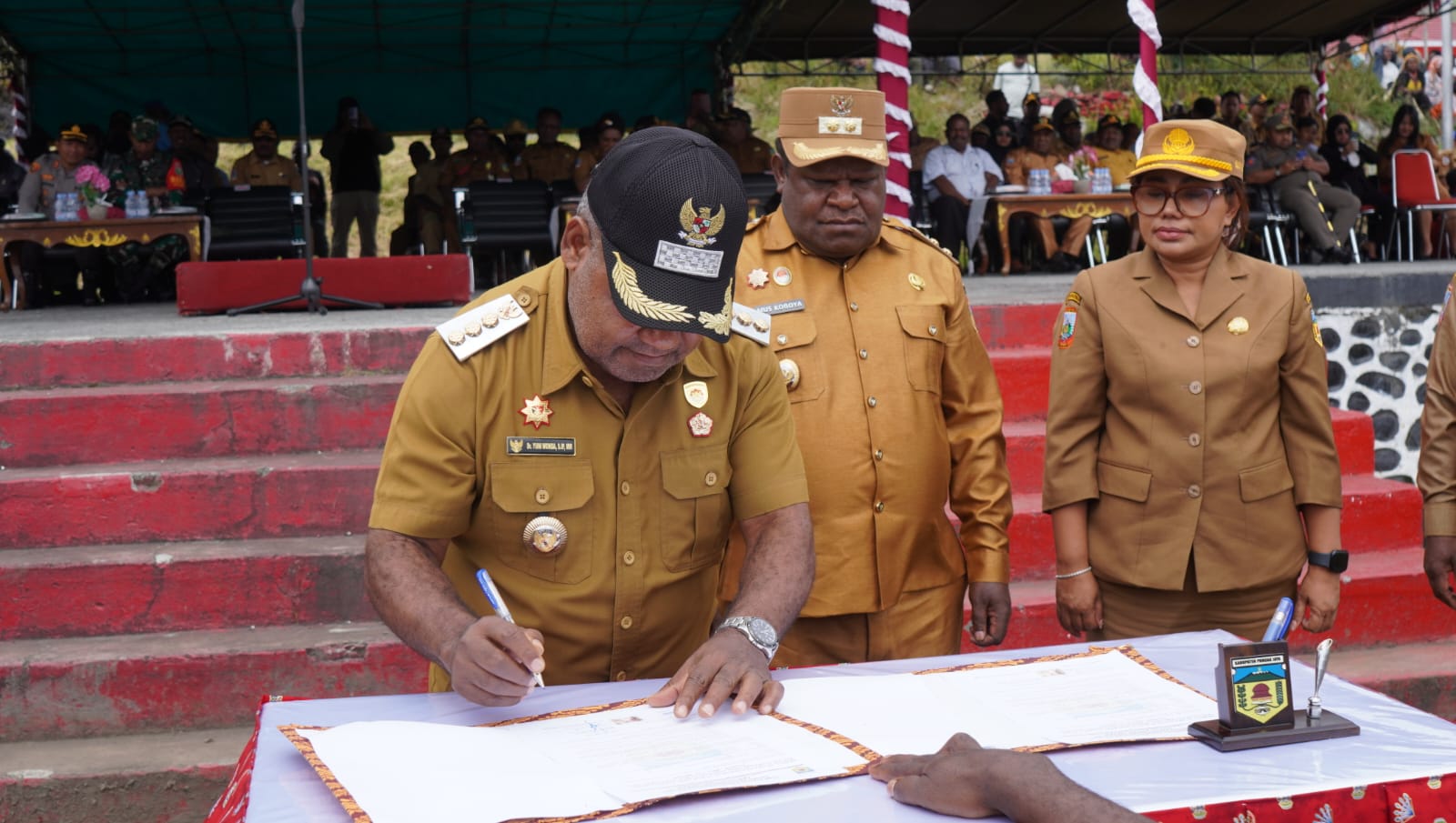 Bupati Puncak Jaya Serahkan SK CPNS Formasi 2024 kepada 641 Peserta, Dorong ASN Baru Tingkatkan Pelayanan di 27 Distrik