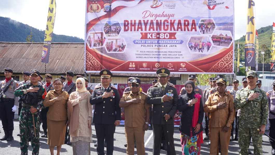 Bupati Yuni Wonda Ajak Perkuat Sinergi Polri, TNI, dan Masyarakat pada Peringatan Hari Bhayangkara ke-80 di Puncak Jaya