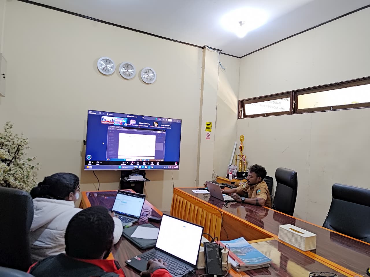 Diskominfo Kabupaten Puncak Jaya Gelar Bimtek Virtual Analisis Data Statistik dan Pembuatan Website bagi Staf