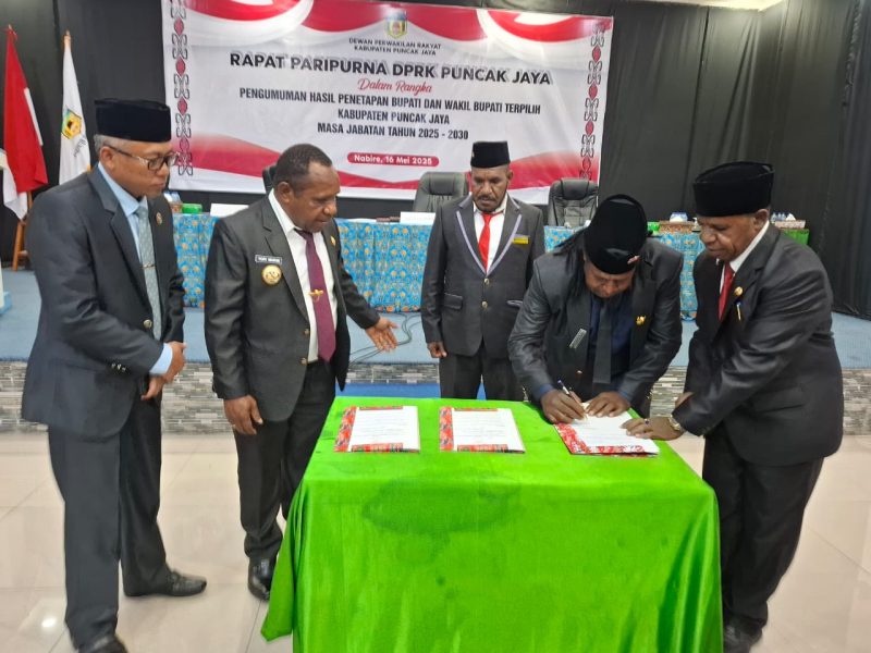 DPRK Puncak Jaya Resmi Tetapkan Yuni Wonda – Mus Kogoya sebagai Bupati dan Wakil Bupati