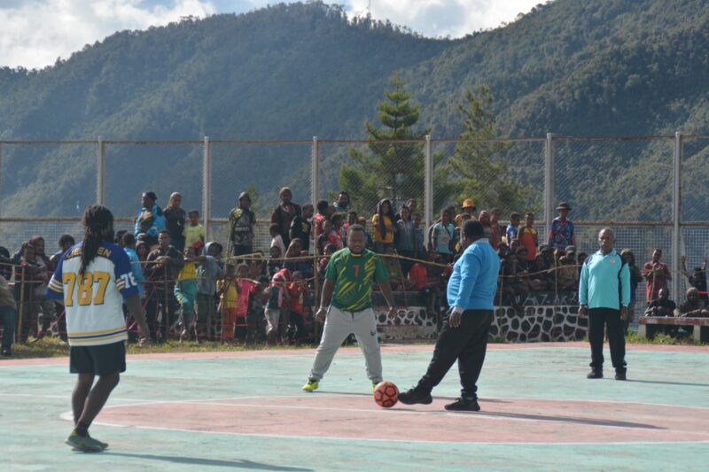 Olahraga Satukan Warga Puncak Jaya: Mus Kogoya Buka Pertandingan HUT RI