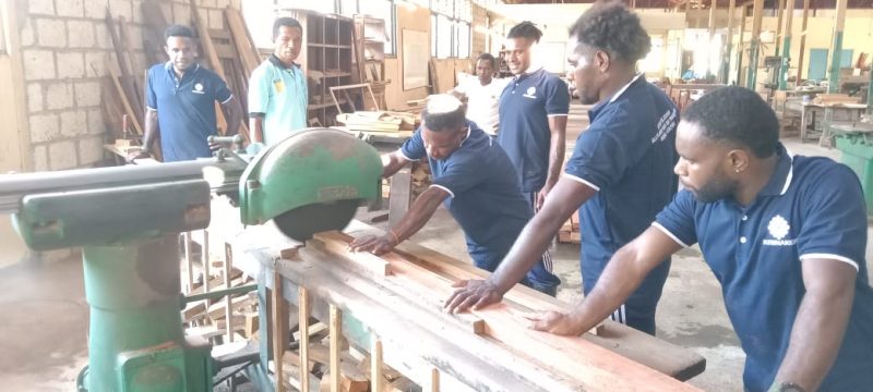 Pelatihan Meubeler Oleh Disnaker Puncak Jaya di Kabupaten Jayapura Resmi Ditutup