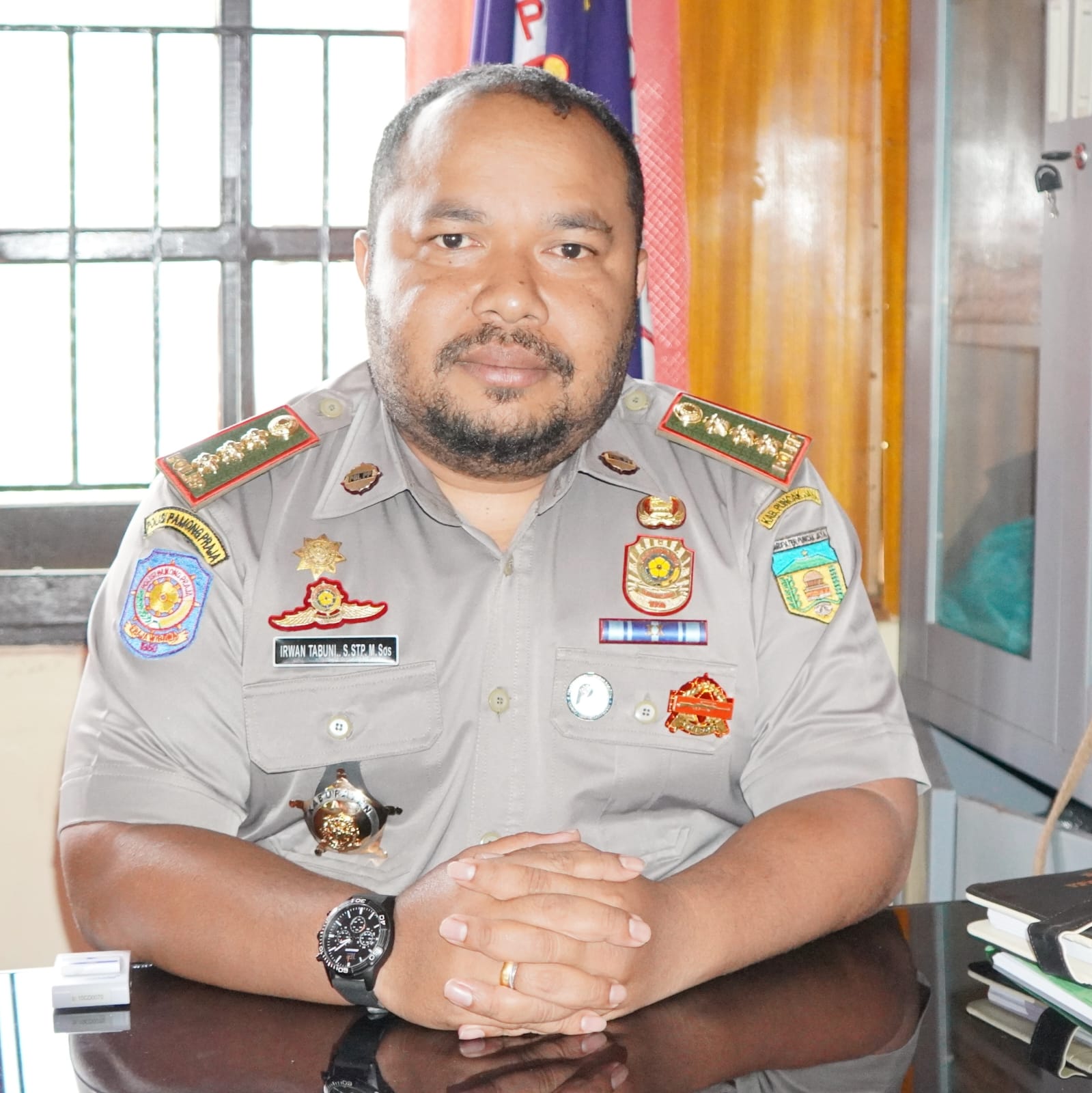 Pemkab Puncak Jaya Tegaskan Disiplin ASN Melalui Pelaksanaan Apel Pagi di Tingkat Distrik, Kasat Pol PP Pesan Ini