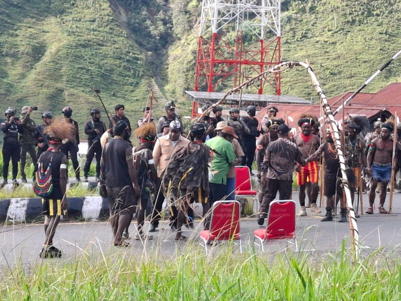 Perdamaian Adat Belah Kayu Doli Resmi Akhiri Konflik Pilkada di Puncak Jaya