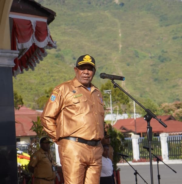 Pimpin Apel Gabungan ASN dan CPNS, Plh. Sekda Puncak Jaya Tekankan Disiplin, Kebersihan, dan Kesiapan Menyambut HUT ke-81 Kemerdekaan RI