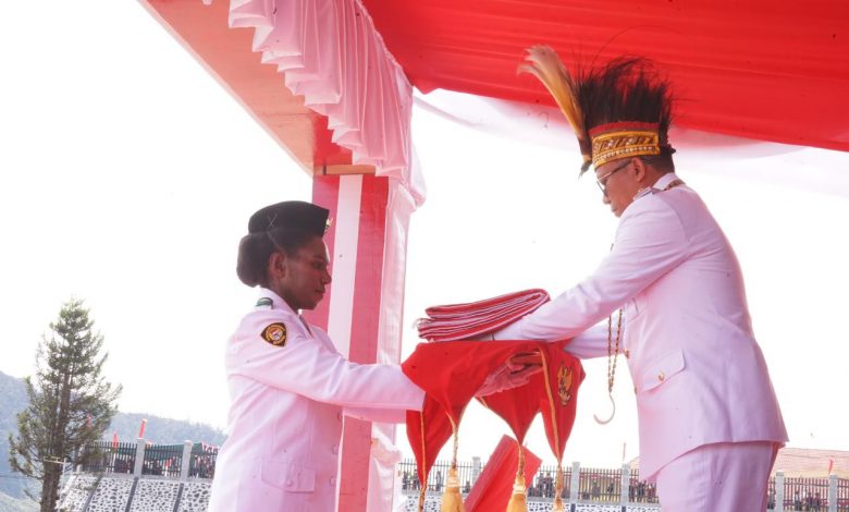 PJ BUPATI PUNCAK JAYA PIMPIN PERINGATAN HUT KEMERDEKAAN RI KE-79