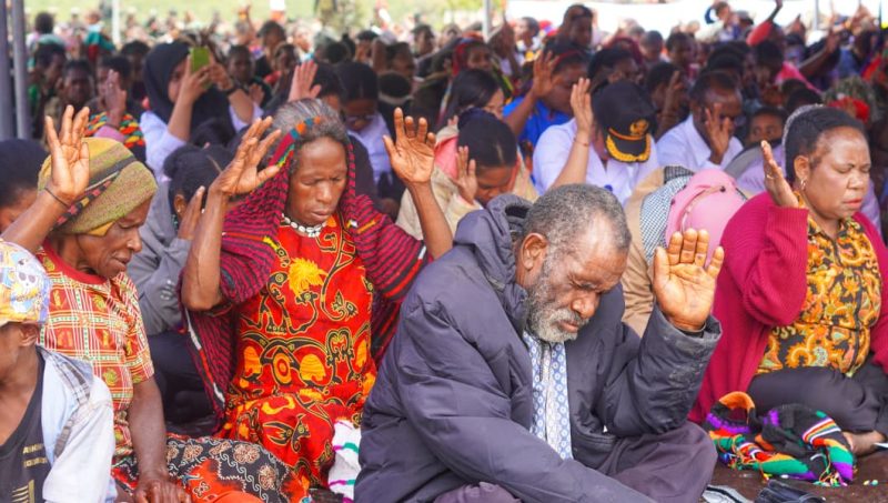 PRESIDENT GIDI PIMPIN IBADAH SYUKUR HUT KABUPATEN PUNCAK JAYA KE-29: PULIHKANLAH KAMI YA ALLAH