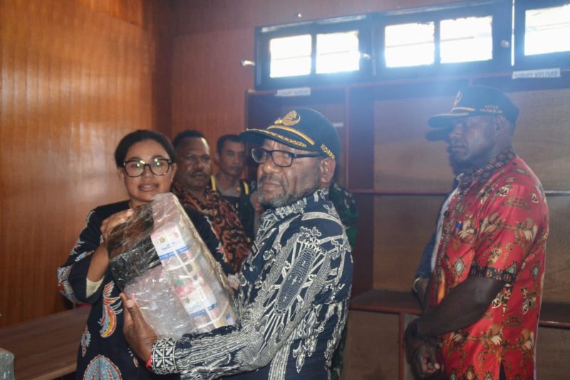 Puncak Jaya Salurkan BLT ke 27 Distrik, Sekda Tegaskan Transparansi dan Tanggung Jawab